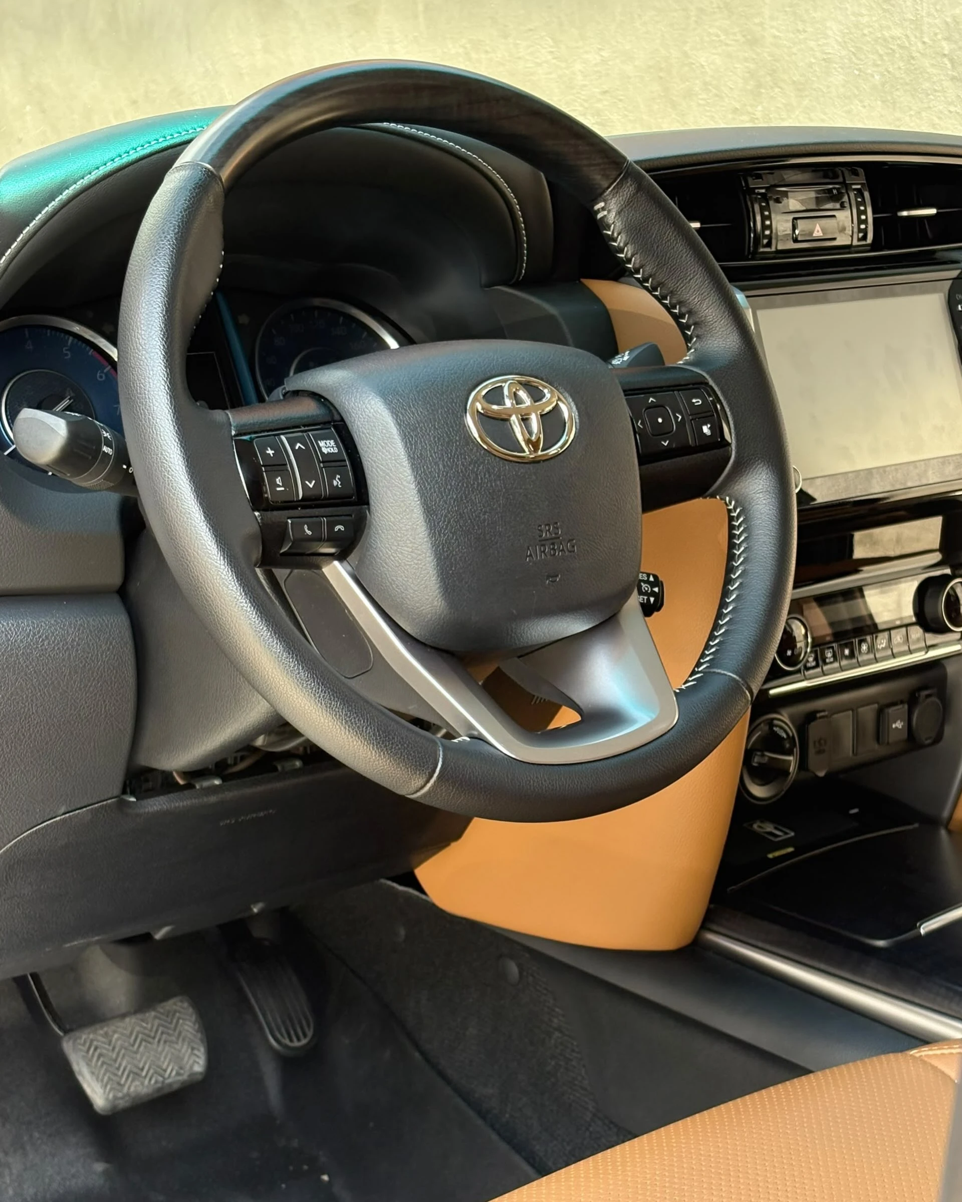 2024 Toyota Fortuner Dubai 2024 4.0 — foto 3