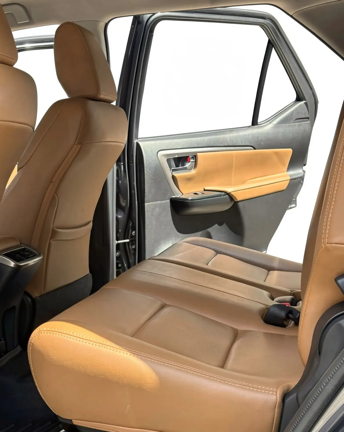 2024 Toyota Fortuner Dubai 2024 4.0 — foto 4