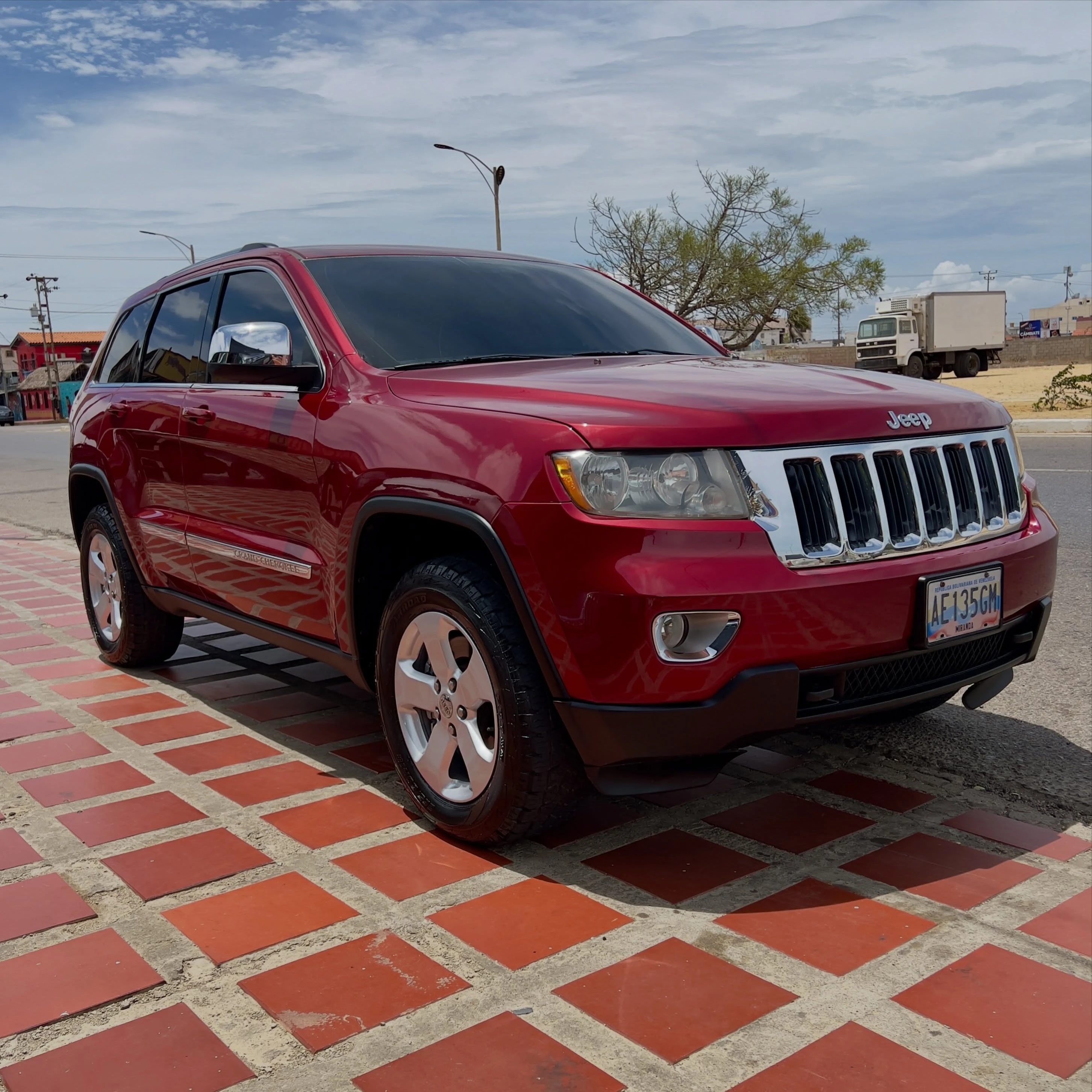 2012 Jeep Grand Cherokee Laredo — foto 2