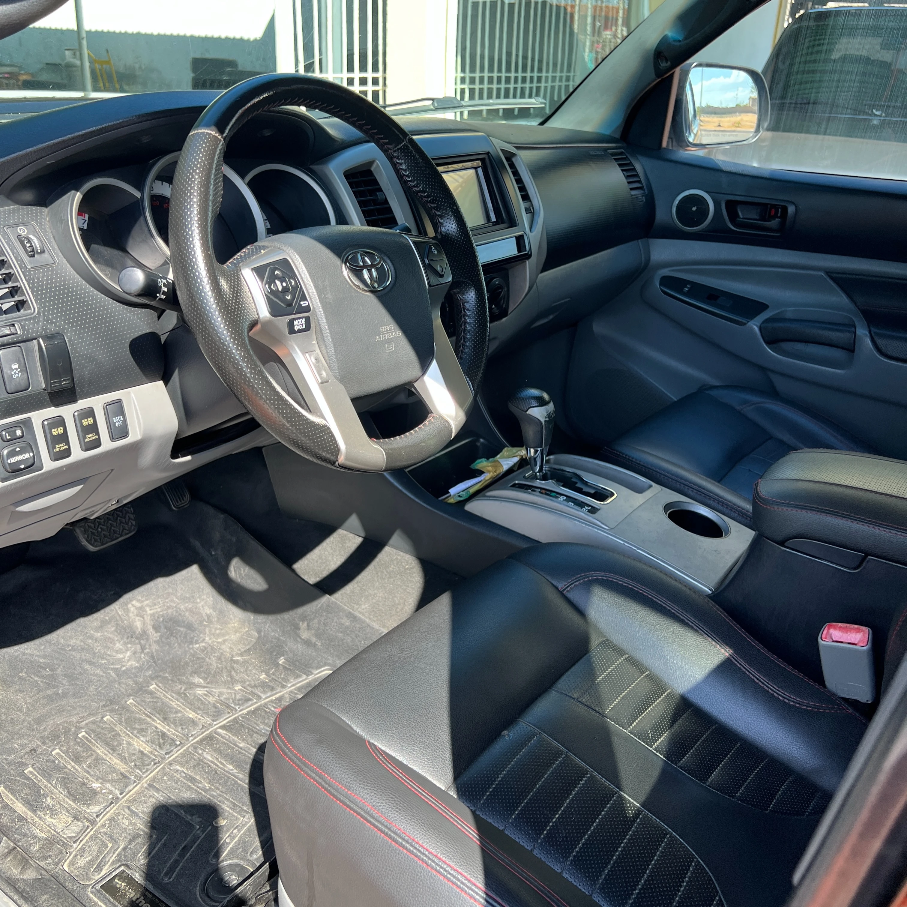 2015 Toyota Tacoma SR5 — photo 10