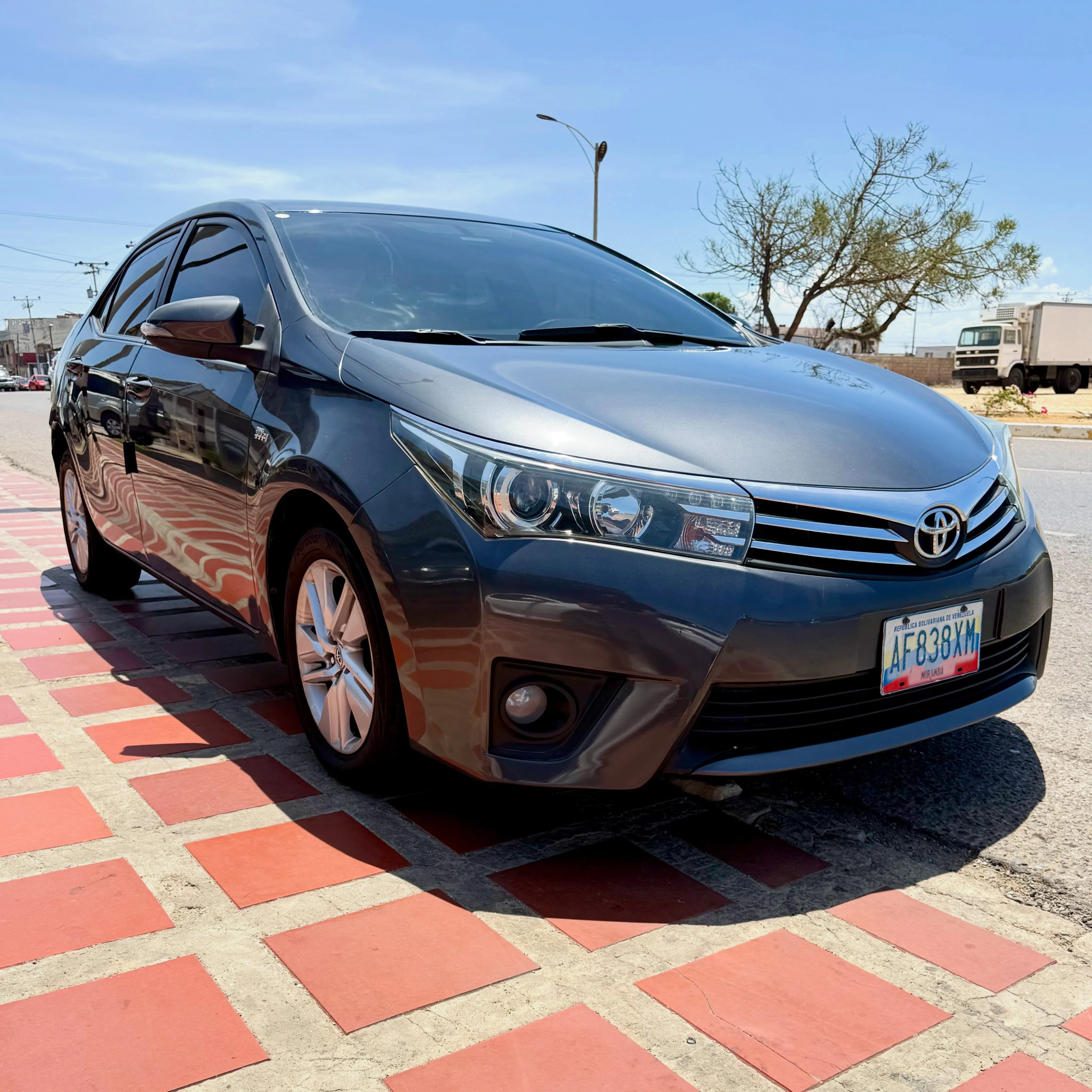 2015 Toyota Corolla Gli — photo 2