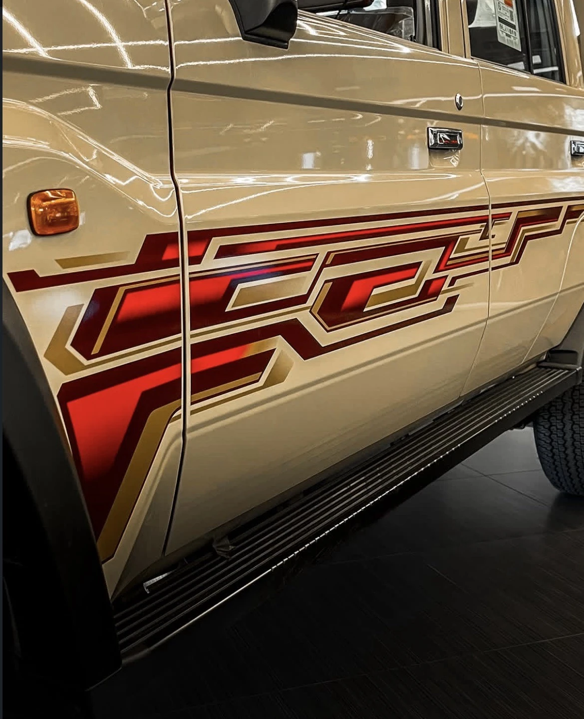 2024 Toyota Land Cruiser S79 LX V6 4WD DUBAI — foto 4