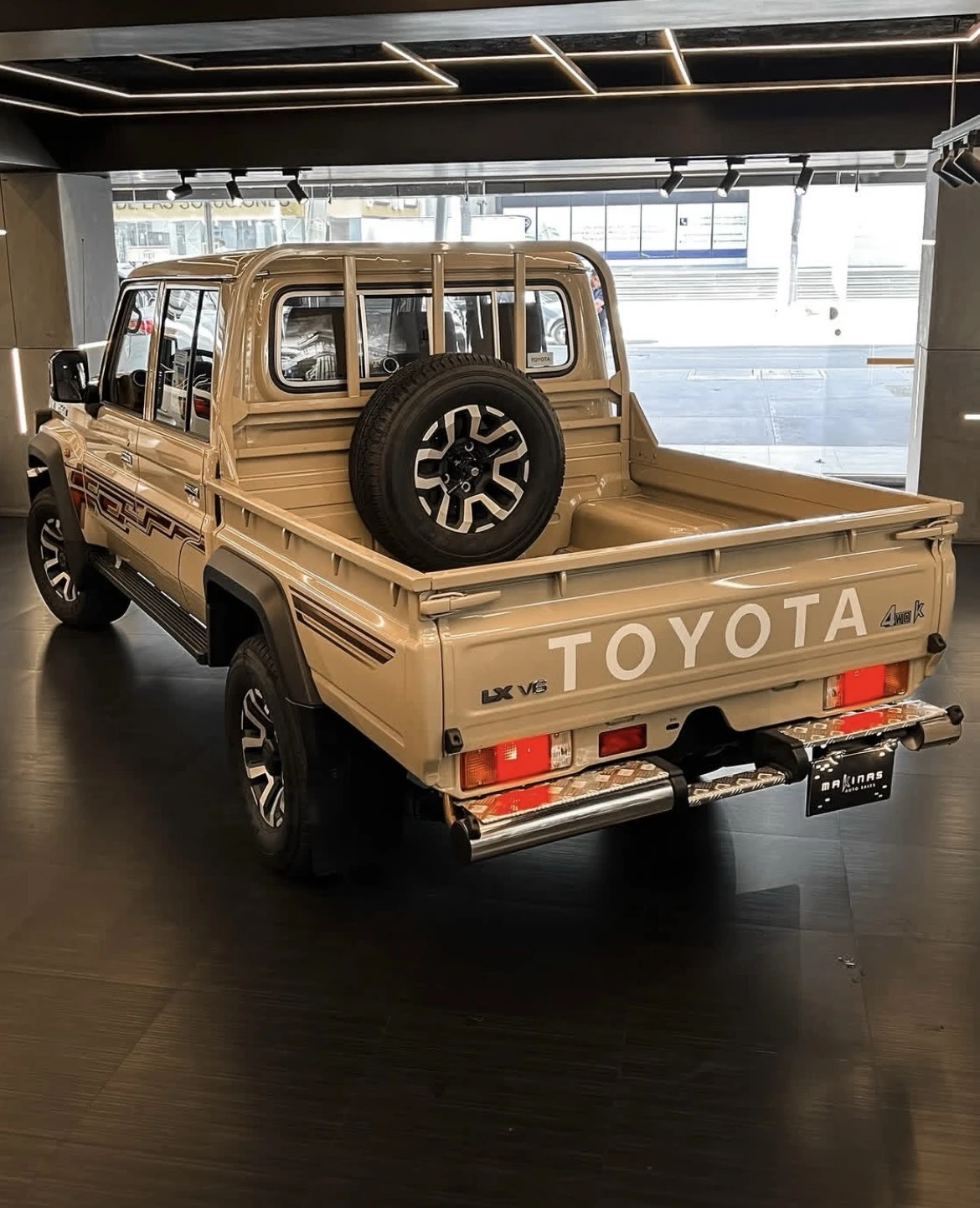 2024 Toyota Land Cruiser S79 LX V6 4WD DUBAI — foto 7