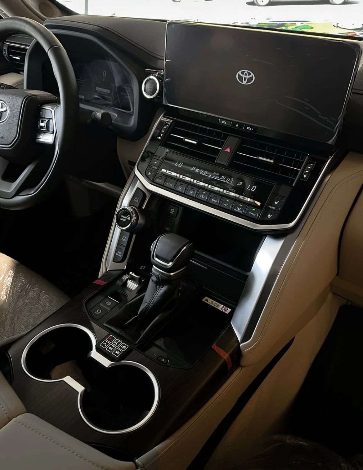 2025 Toyota Land Cruiser 300 V.X 4.0 Dubai 2025 Blindada nivel 3 — foto 6