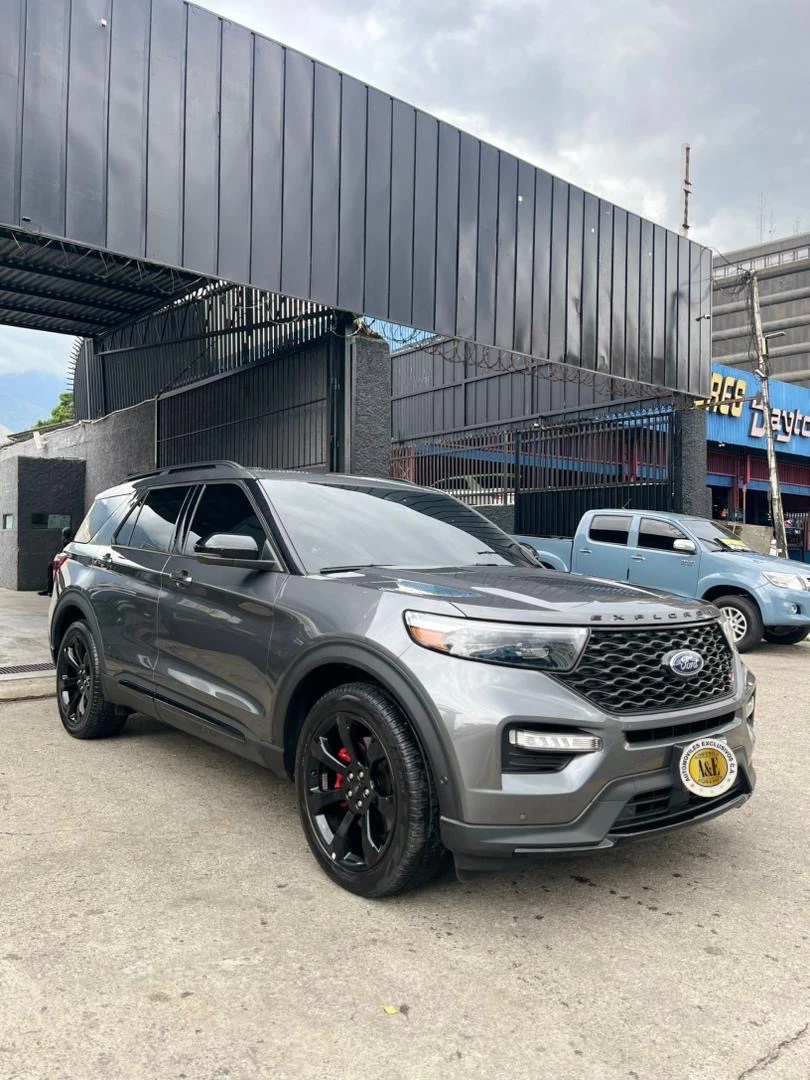 2023 Ford Explorer St — foto 2