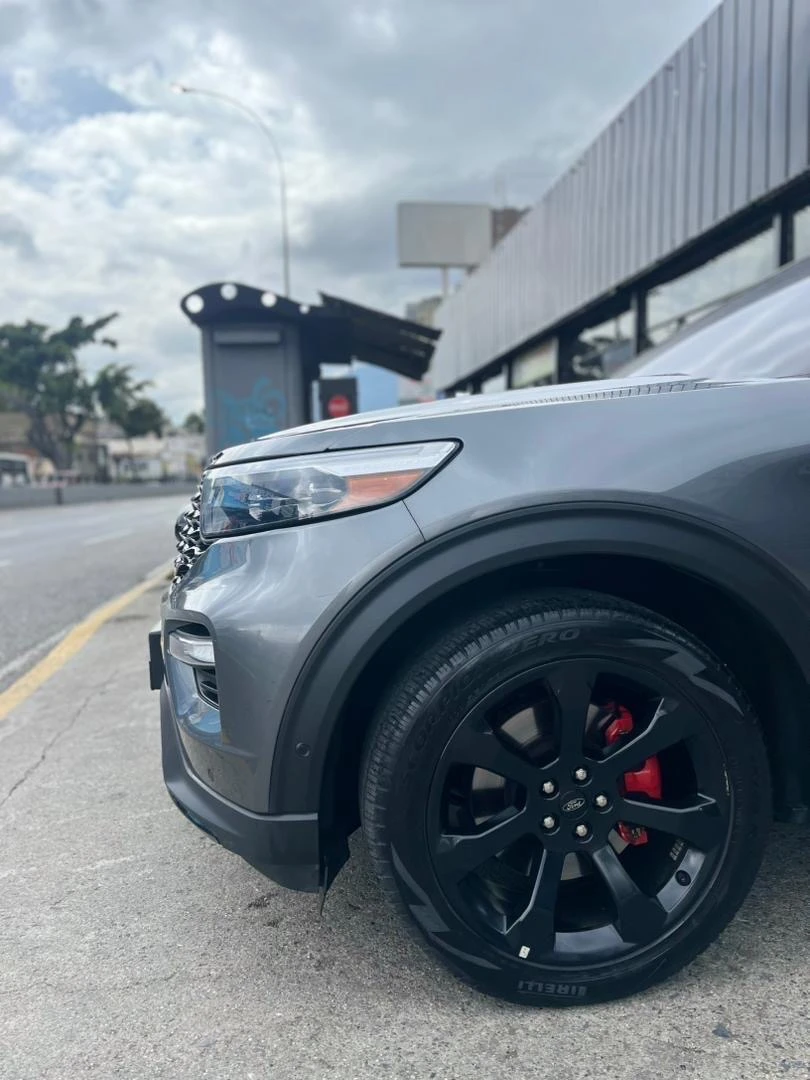 2023 Ford Explorer St — foto 3