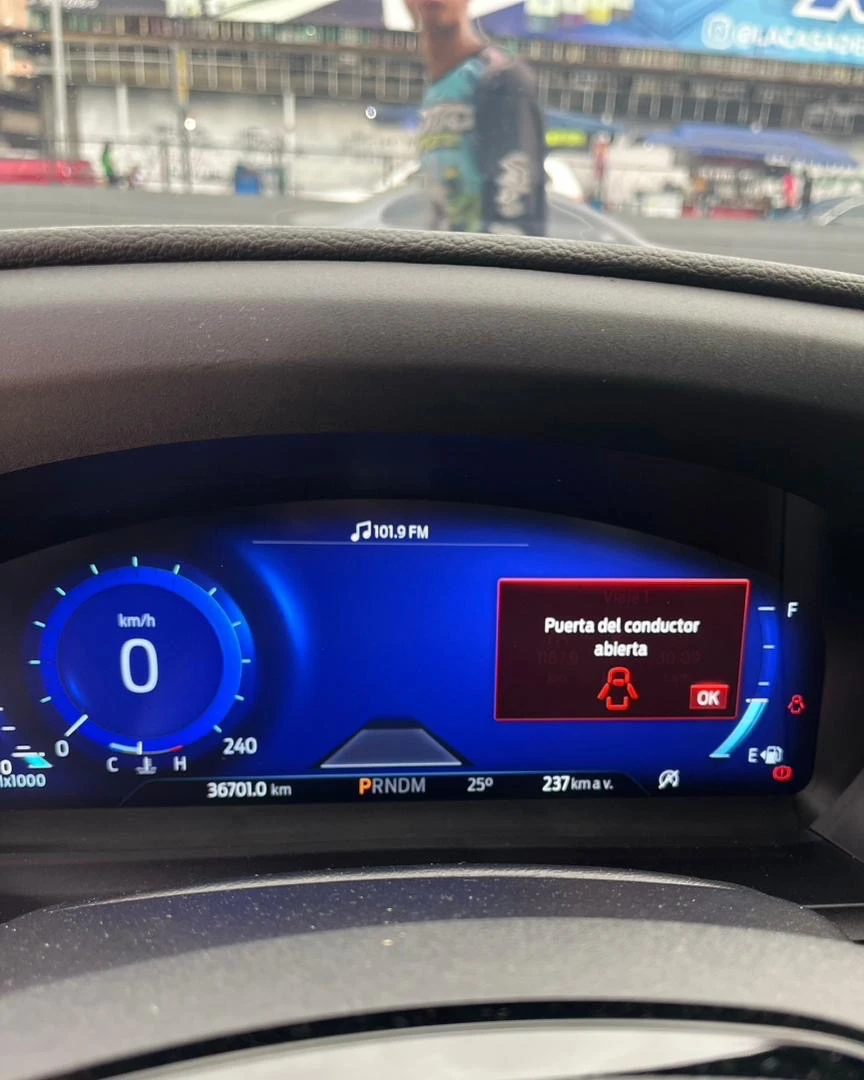2023 Ford Explorer St — foto 9