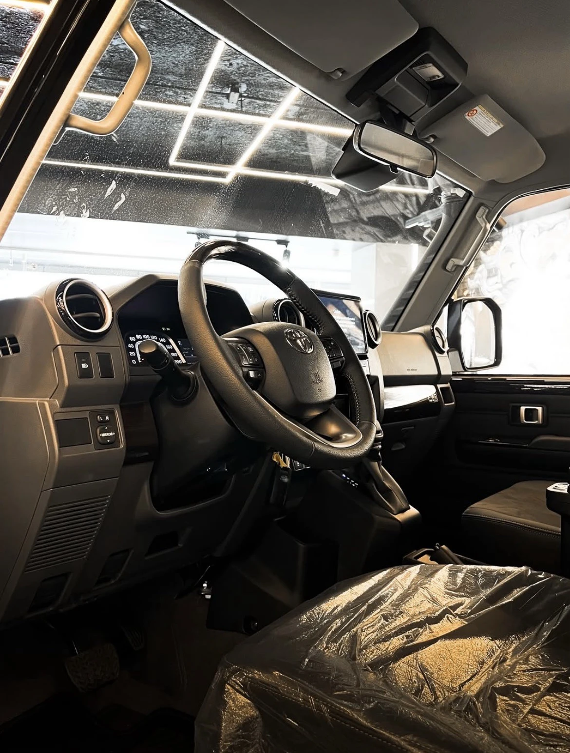 2025 Toyota Land Cruiser S76 LX V6 40TH ANNIVERSARY — foto 8