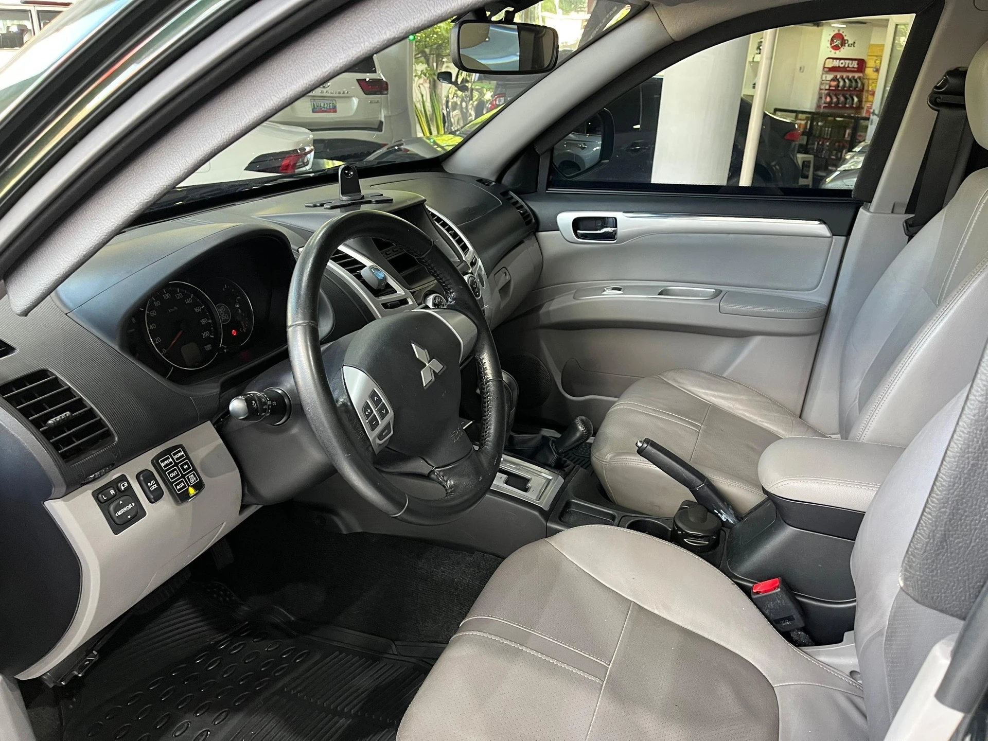 2014 Mitsubishi Montero Sport Blindado nivel 3 — foto 4