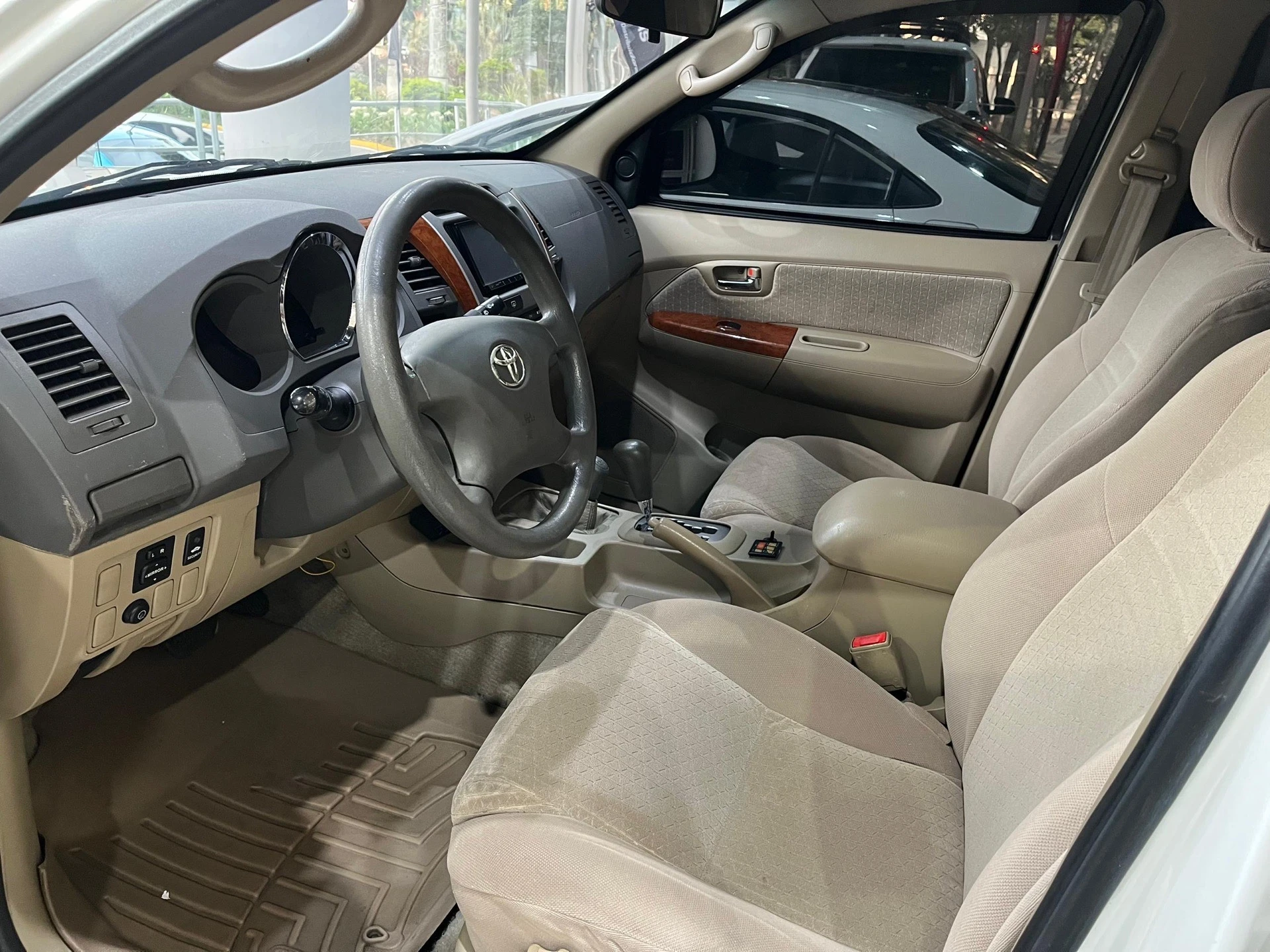 2009 Toyota Fortuner Nivel de blindado 3 — foto 3