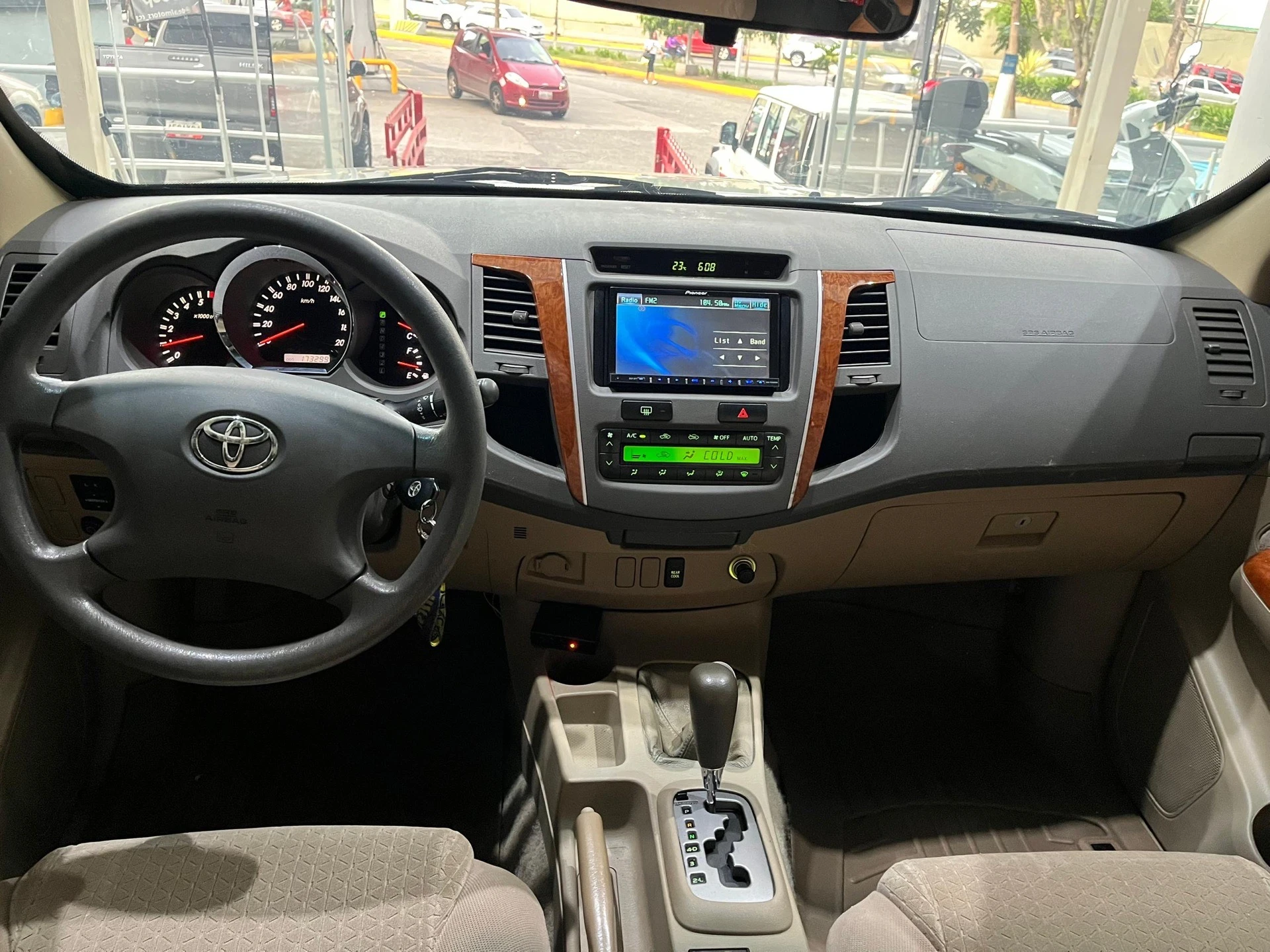 2009 Toyota Fortuner Nivel de blindado 3 — foto 4