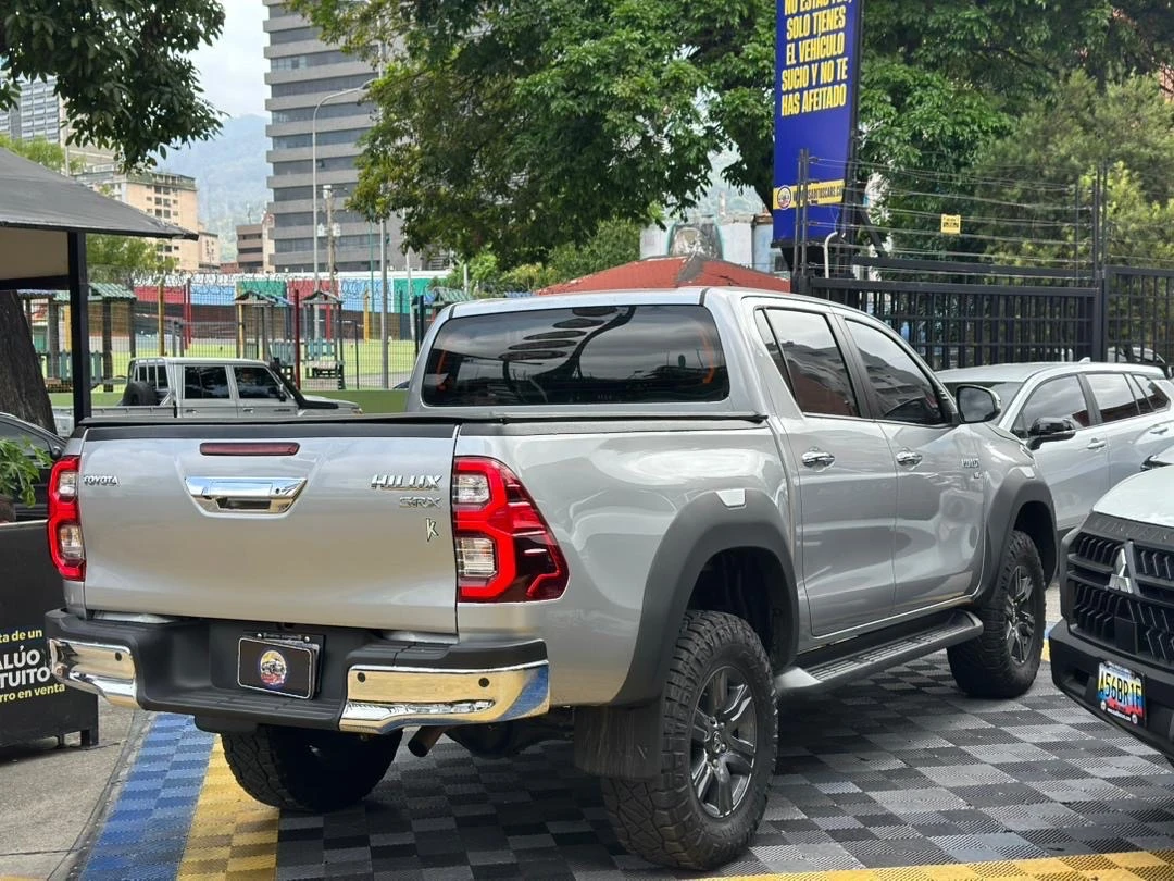 2024 Toyota Hilux SRX — foto 2