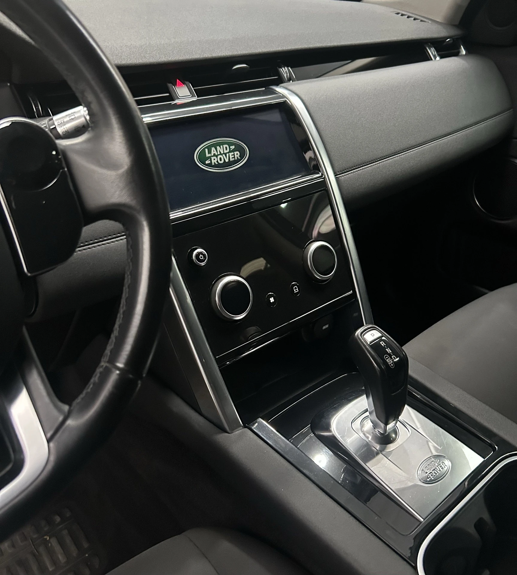 2020 Land Rover Discovery 3 P250 — foto 2