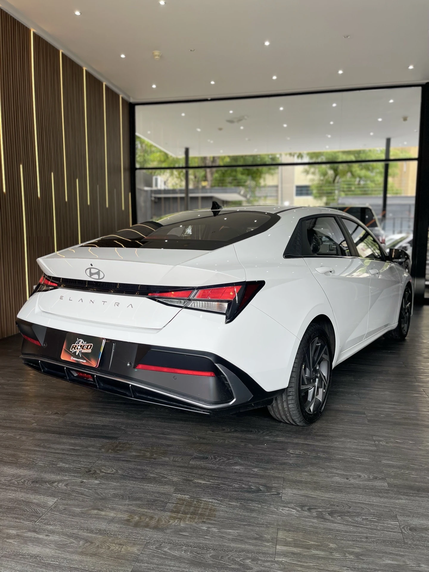 2025 Hyundai Elantra GLS — foto 4