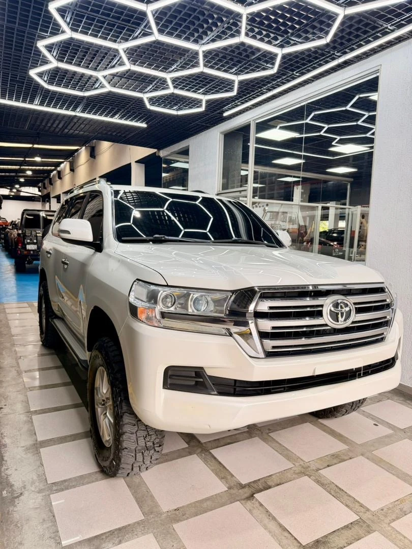 2018 Toyota Land Cruiser G R — foto 2