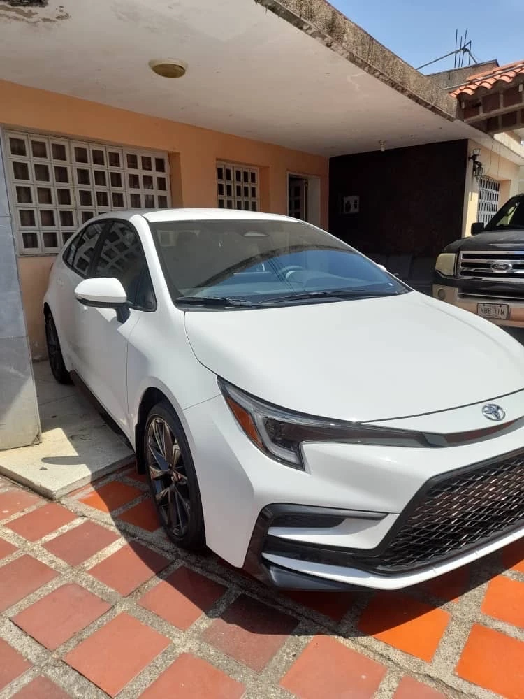 2026 Toyota Corolla SE — foto 2