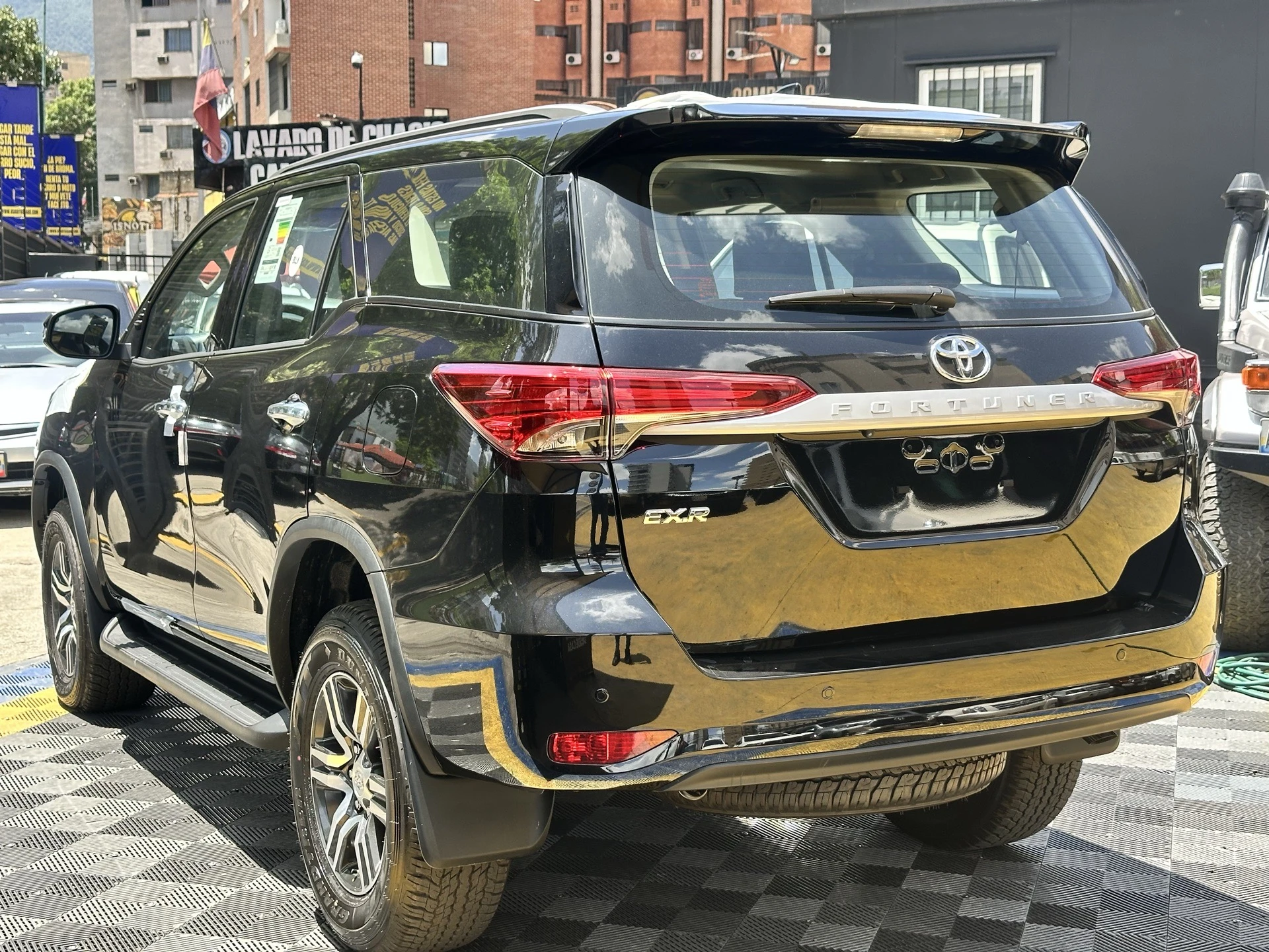 2026 Toyota Fortuner EXR — foto 2