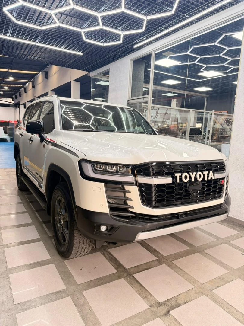 2026 Toyota Land Cruiser 300 GR — foto 2