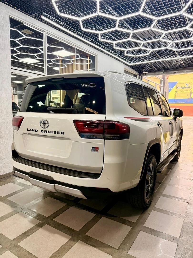 2026 Toyota Land Cruiser 300 GR — foto 4