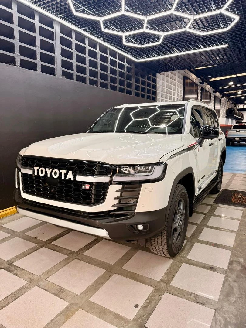 2026 Toyota Land Cruiser 300 GR — foto 3