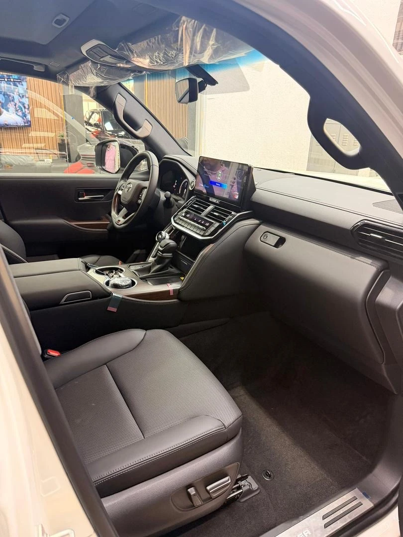 2026 Toyota Land Cruiser 300 GR — foto 13