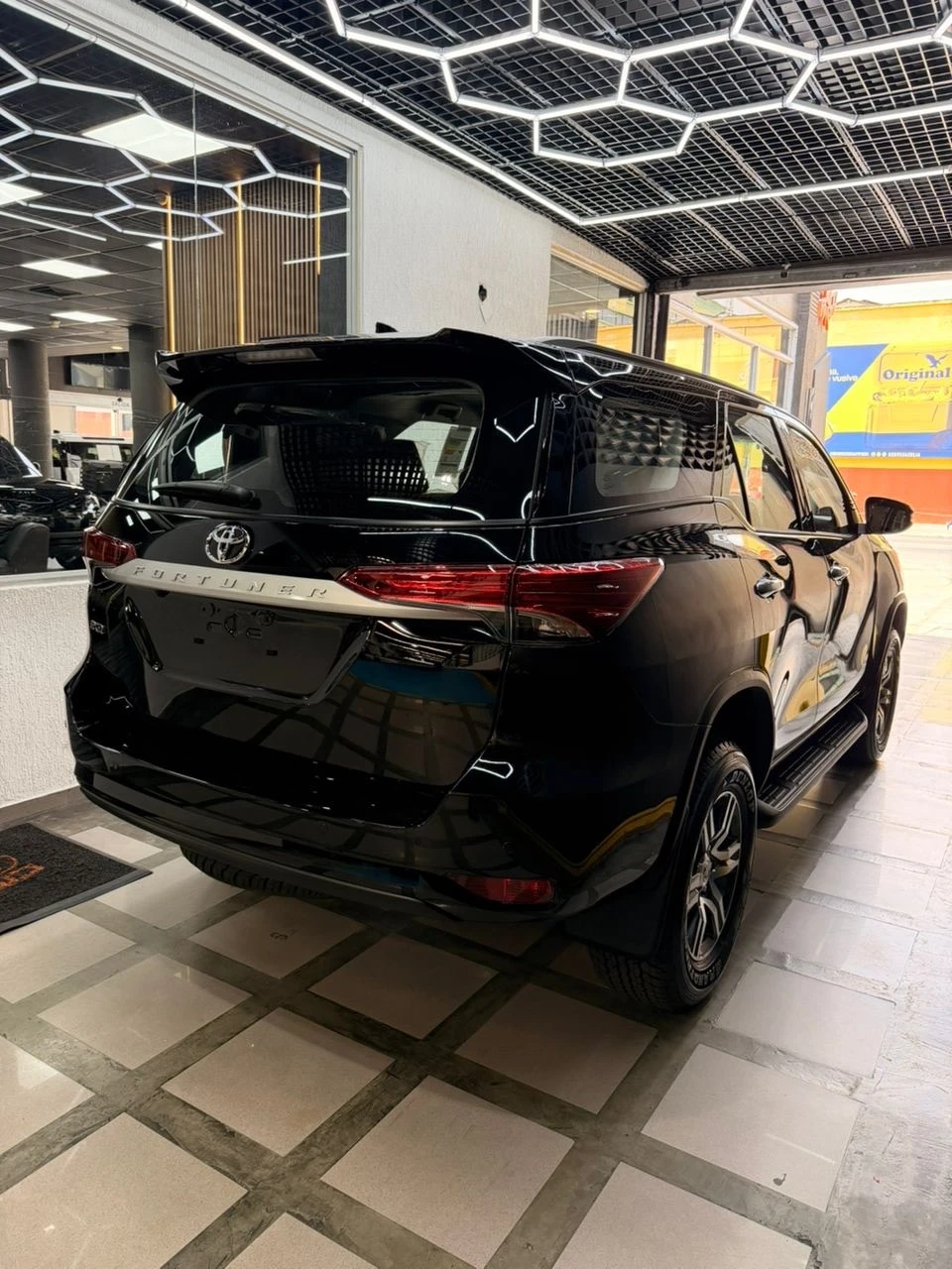 2026 Toyota Fortuner Exr — foto 4