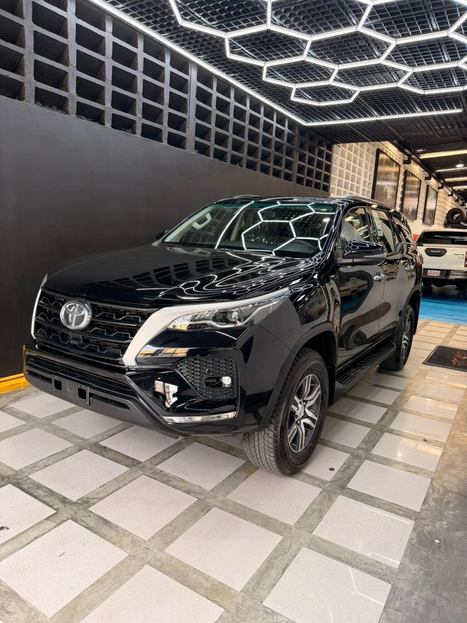 2026 Toyota Fortuner Exr — foto 2