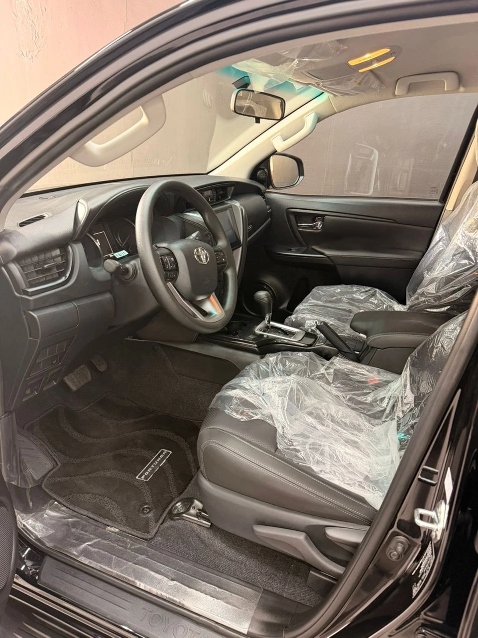 2026 Toyota Fortuner Exr — foto 9