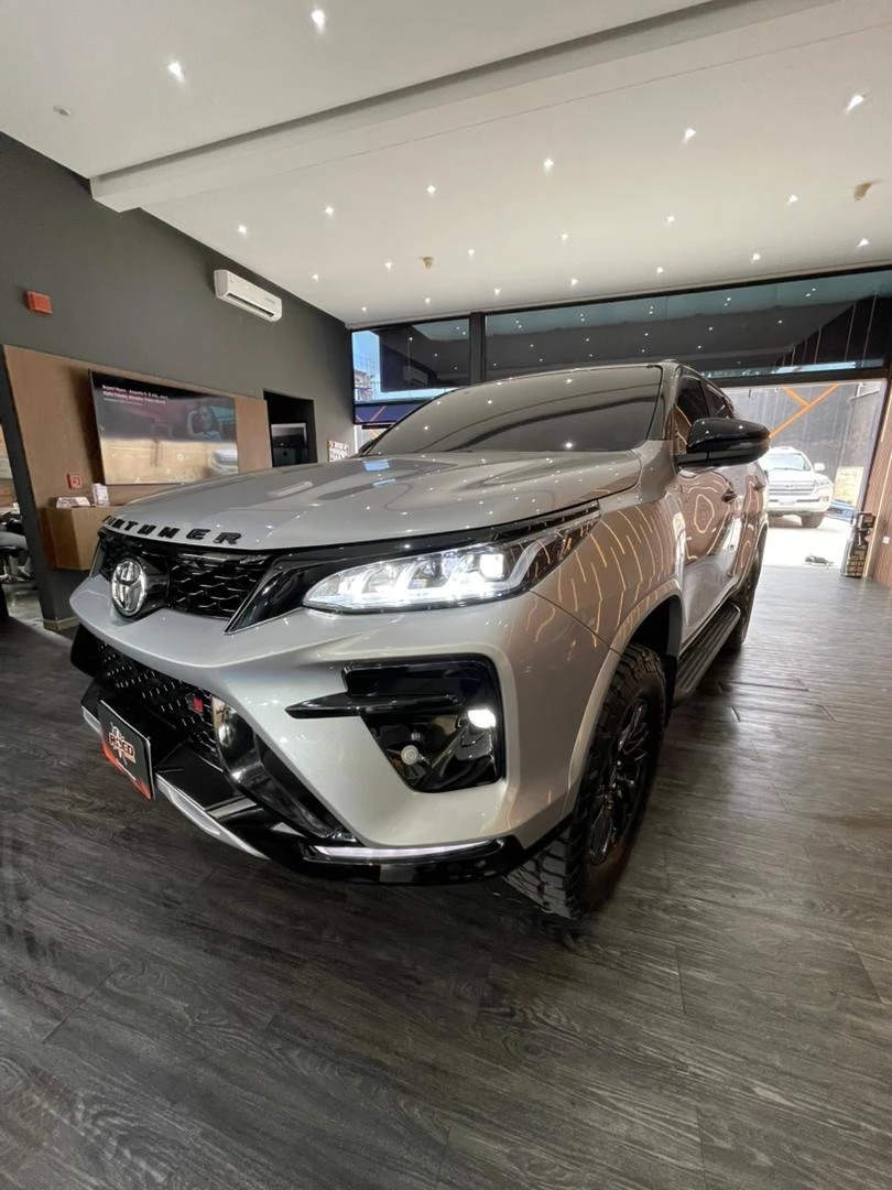 2025 Toyota Fortuner GR — foto 3
