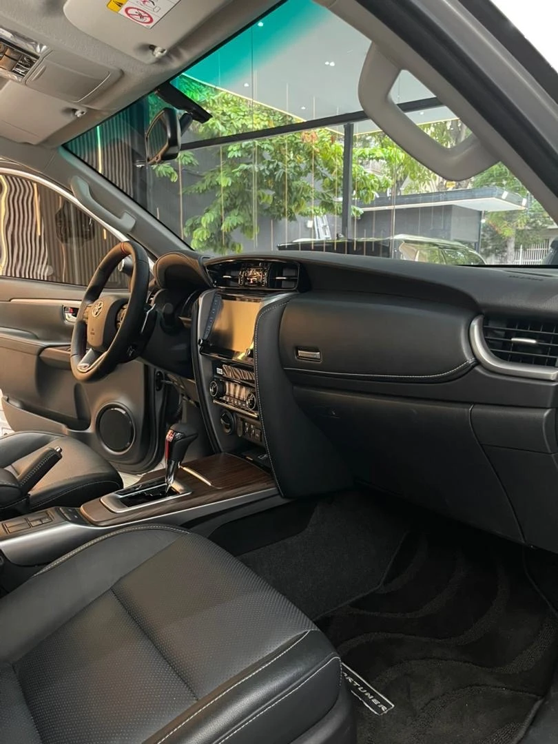 2025 Toyota Fortuner GR — foto 5
