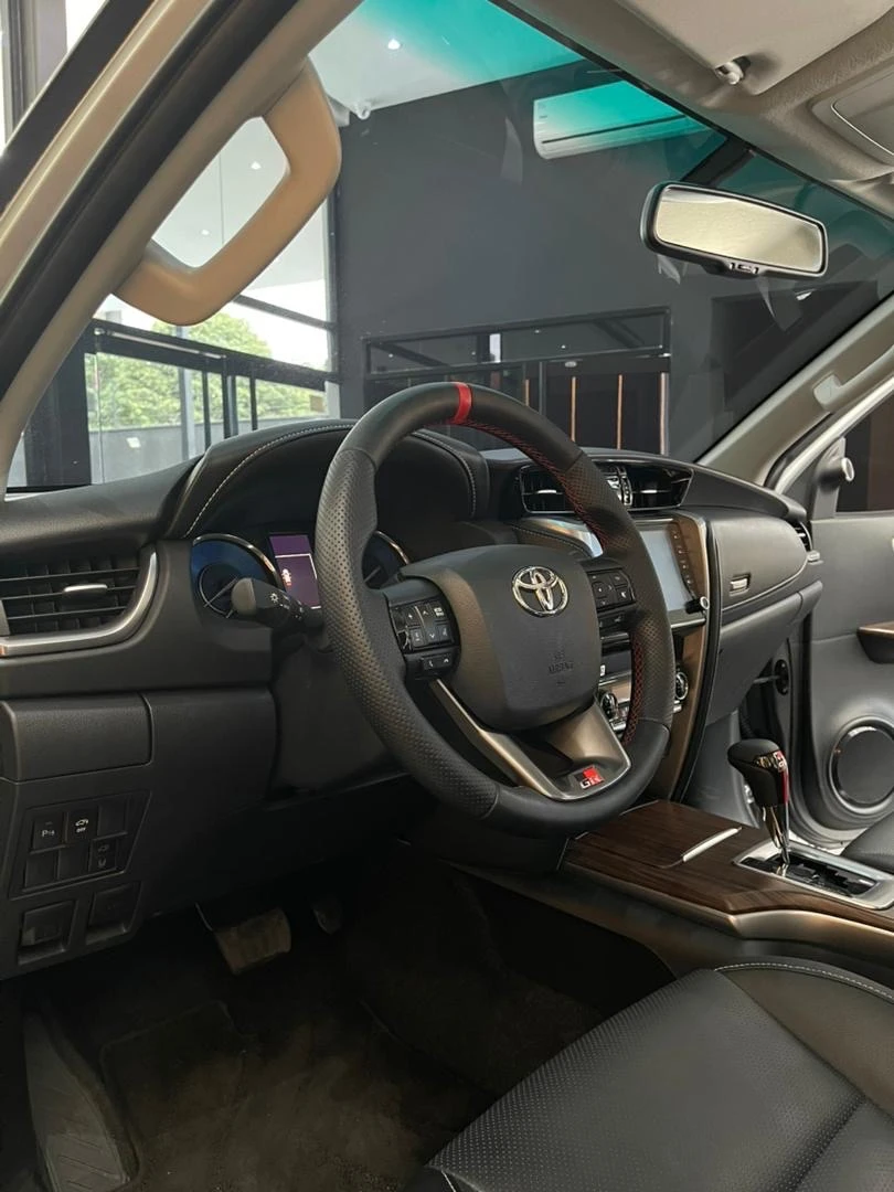 2025 Toyota Fortuner GR — foto 24