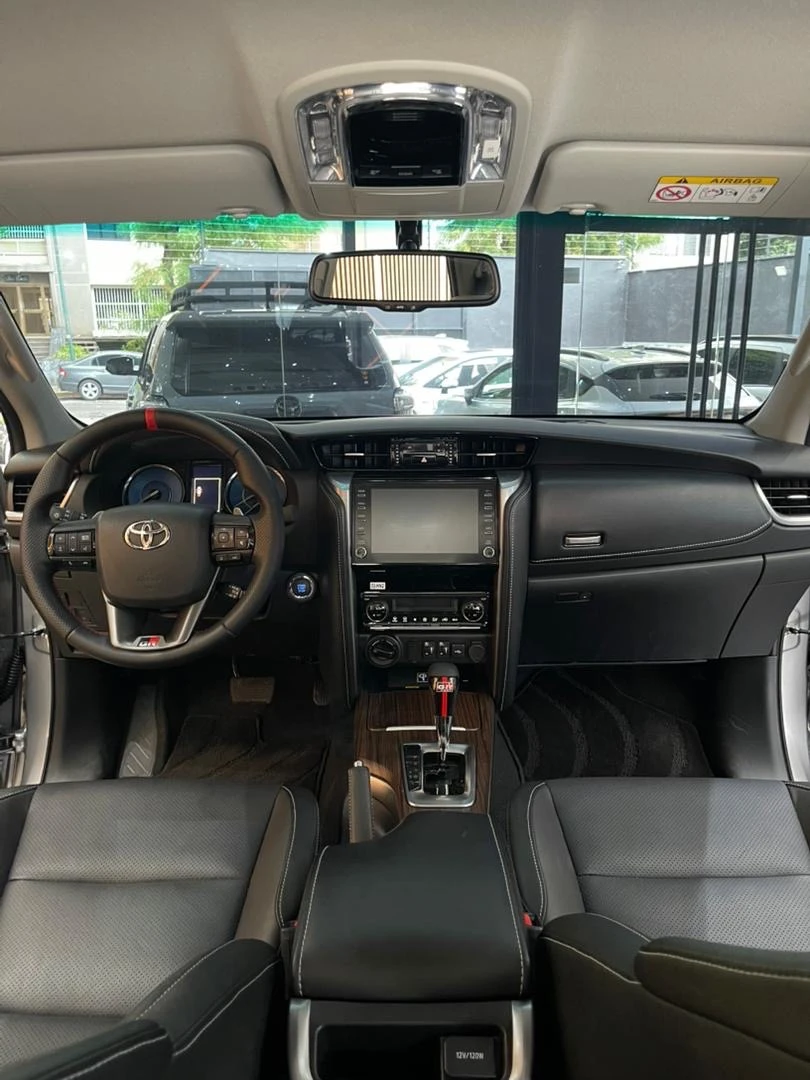 2025 Toyota Fortuner GR — foto 25