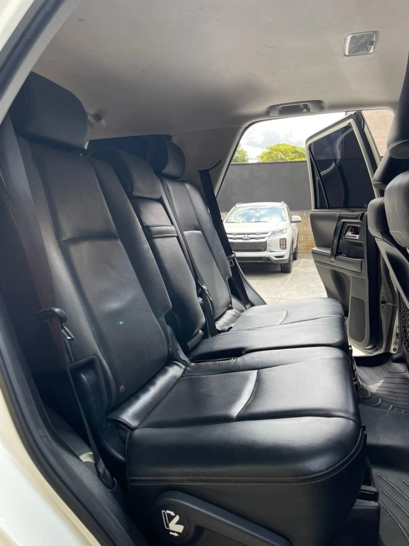 2019 Toyota 4Runner Nightshade — foto 11