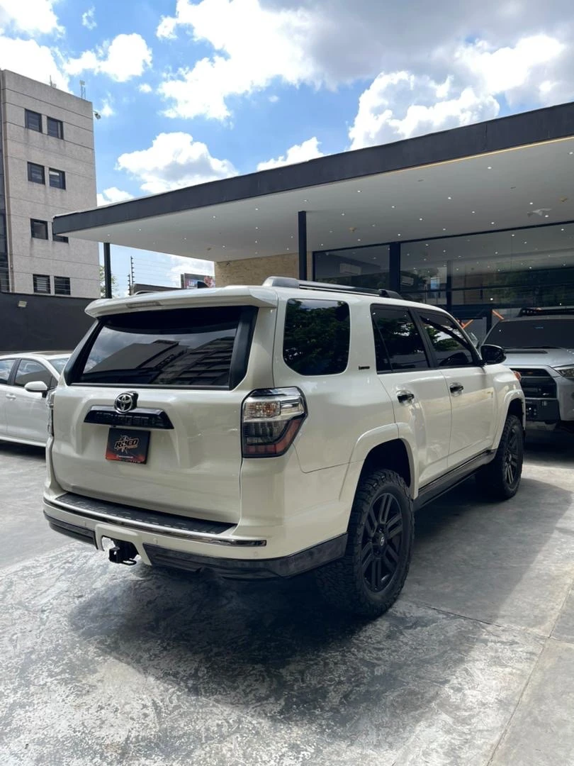 2019 Toyota 4Runner Nightshade — foto 18