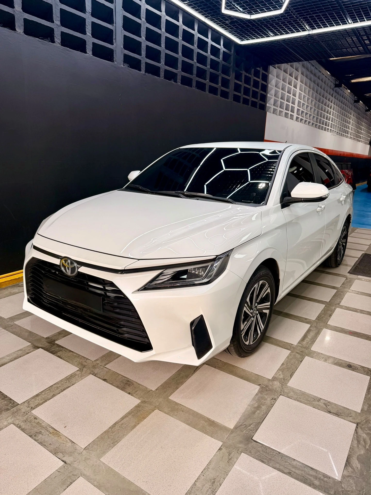 2026 Toyota Yaris E — foto 2