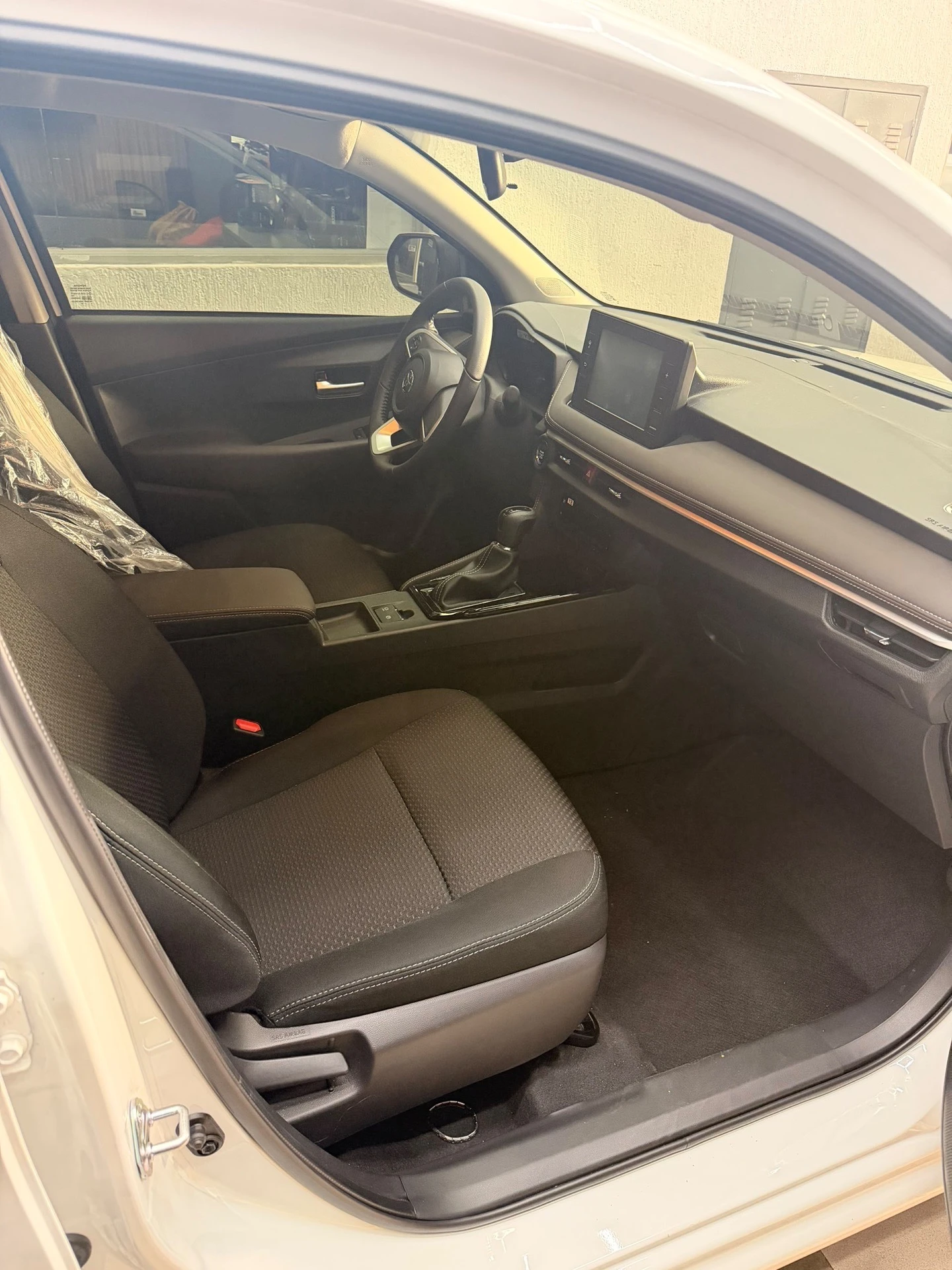 2026 Toyota Yaris E — foto 10