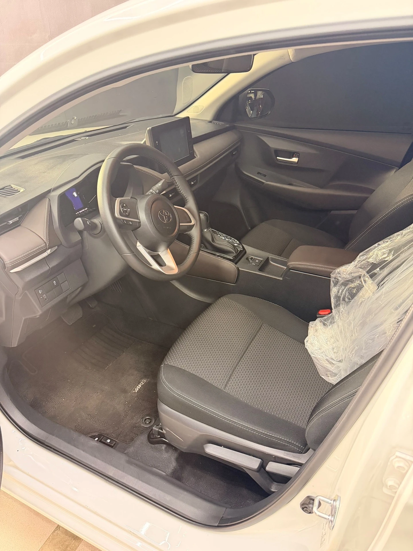 2026 Toyota Yaris E — foto 16