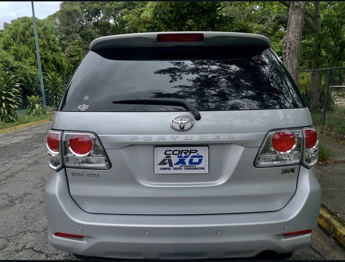 2013 Toyota Fortuner — foto 4