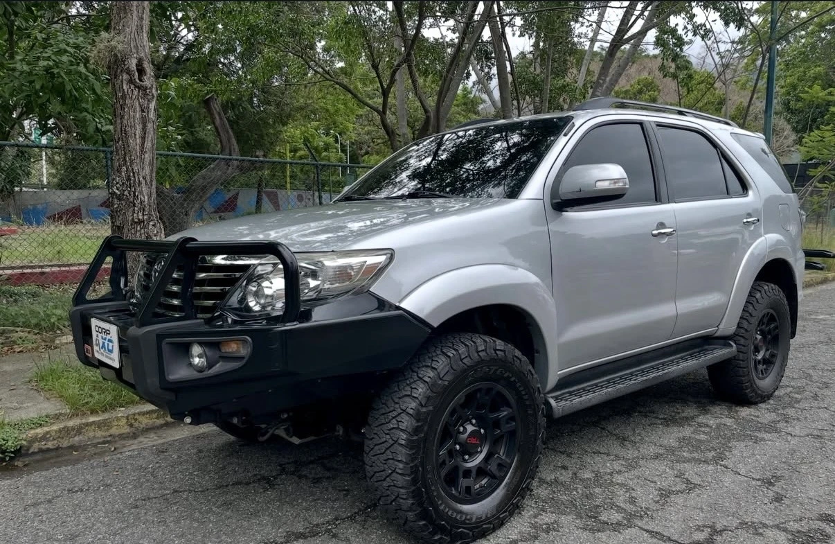 2013 Toyota Fortuner — foto 2