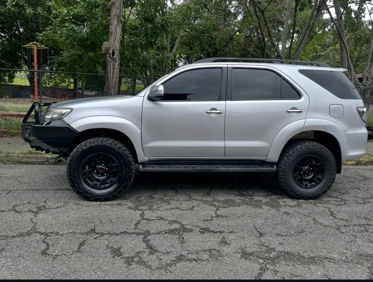 2013 Toyota Fortuner — foto 10