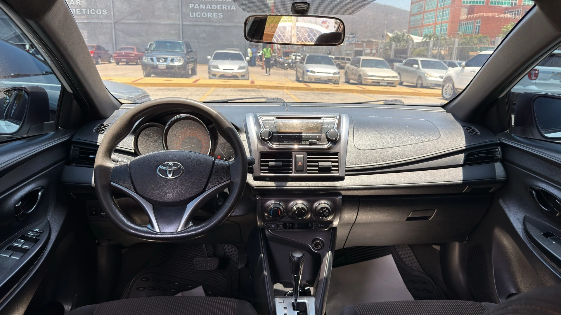 2016 Toyota Yaris Hatchback — foto 8
