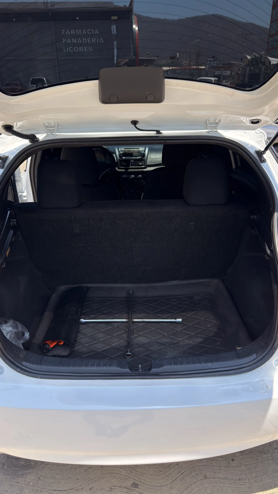2016 Toyota Yaris Hatchback — foto 9