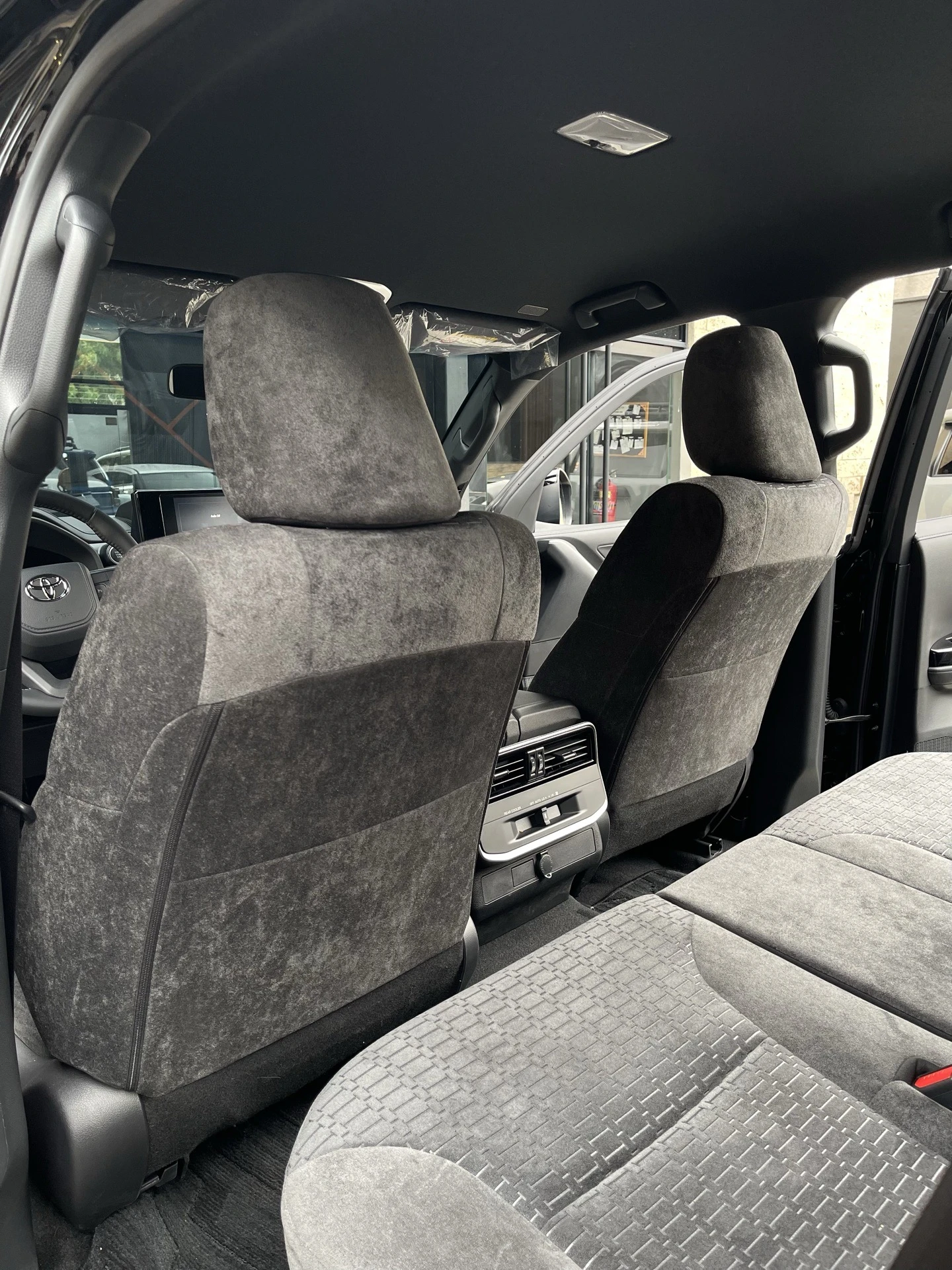 2025 Toyota Land Cruiser 300 GXR — foto 7