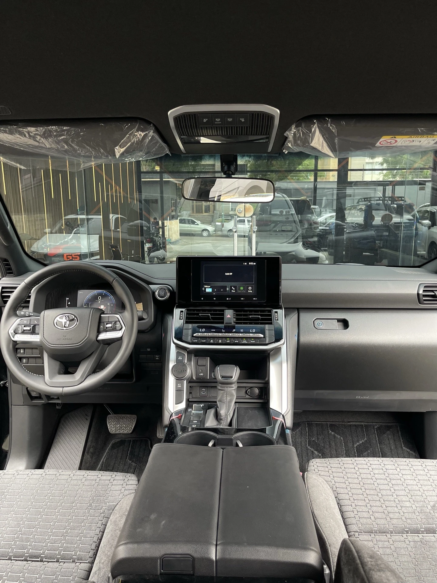 2025 Toyota Land Cruiser 300 GXR — foto 8