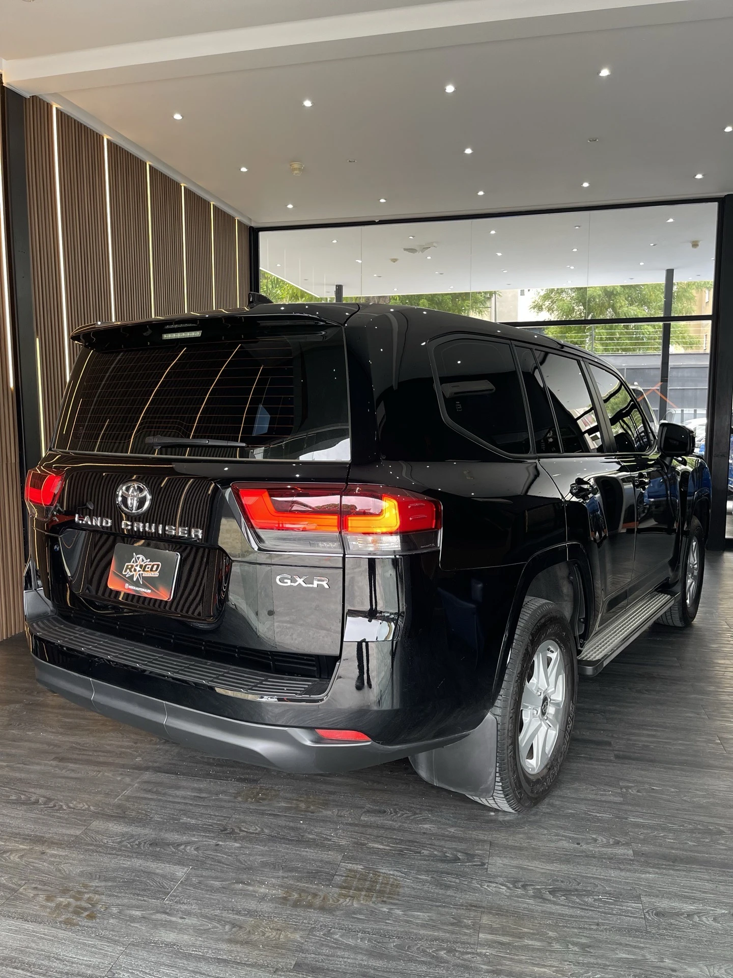 2025 Toyota Land Cruiser 300 GXR — foto 10
