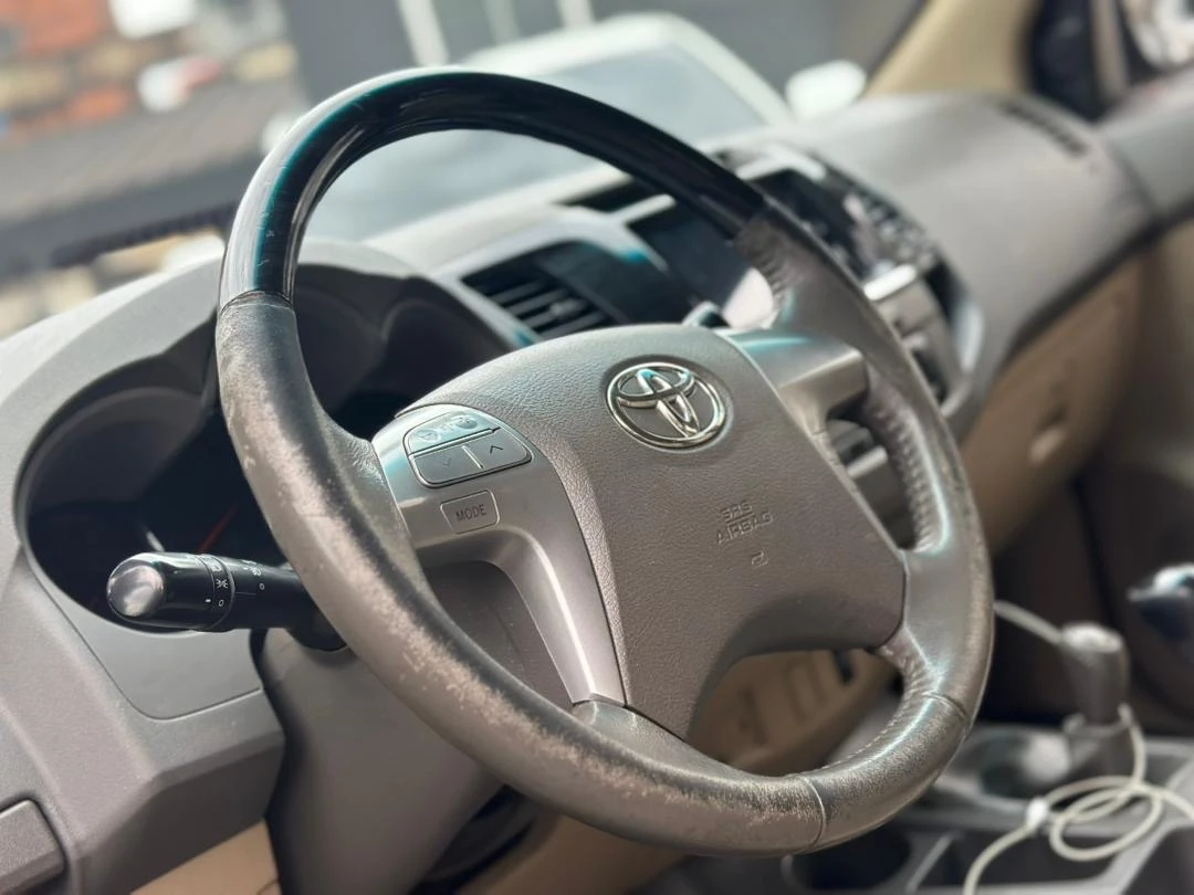 2013 Toyota Fortuner Sr — foto 3
