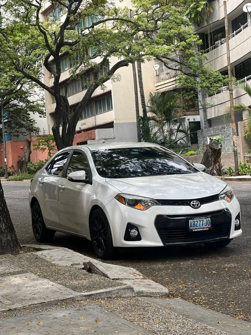 2016 Toyota Corolla Edición especial S — foto 3