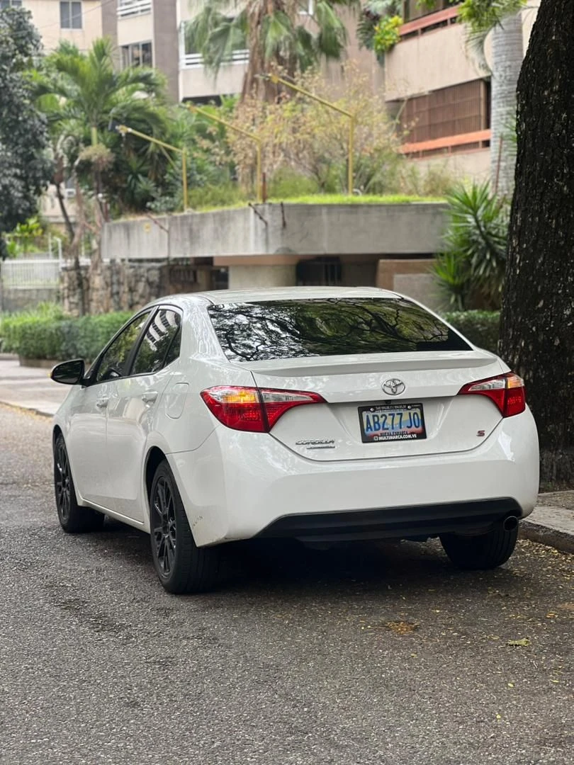 2016 Toyota Corolla Edición especial S — foto 2