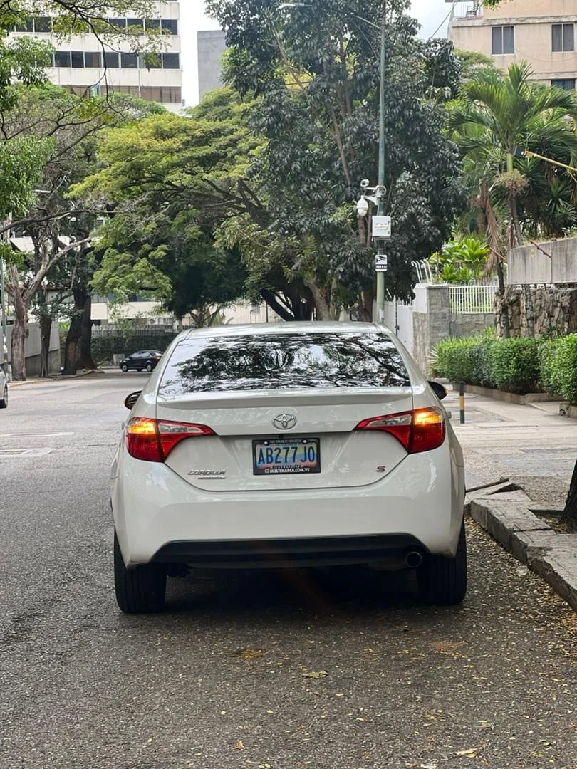 2016 Toyota Corolla Edición especial S — foto 4
