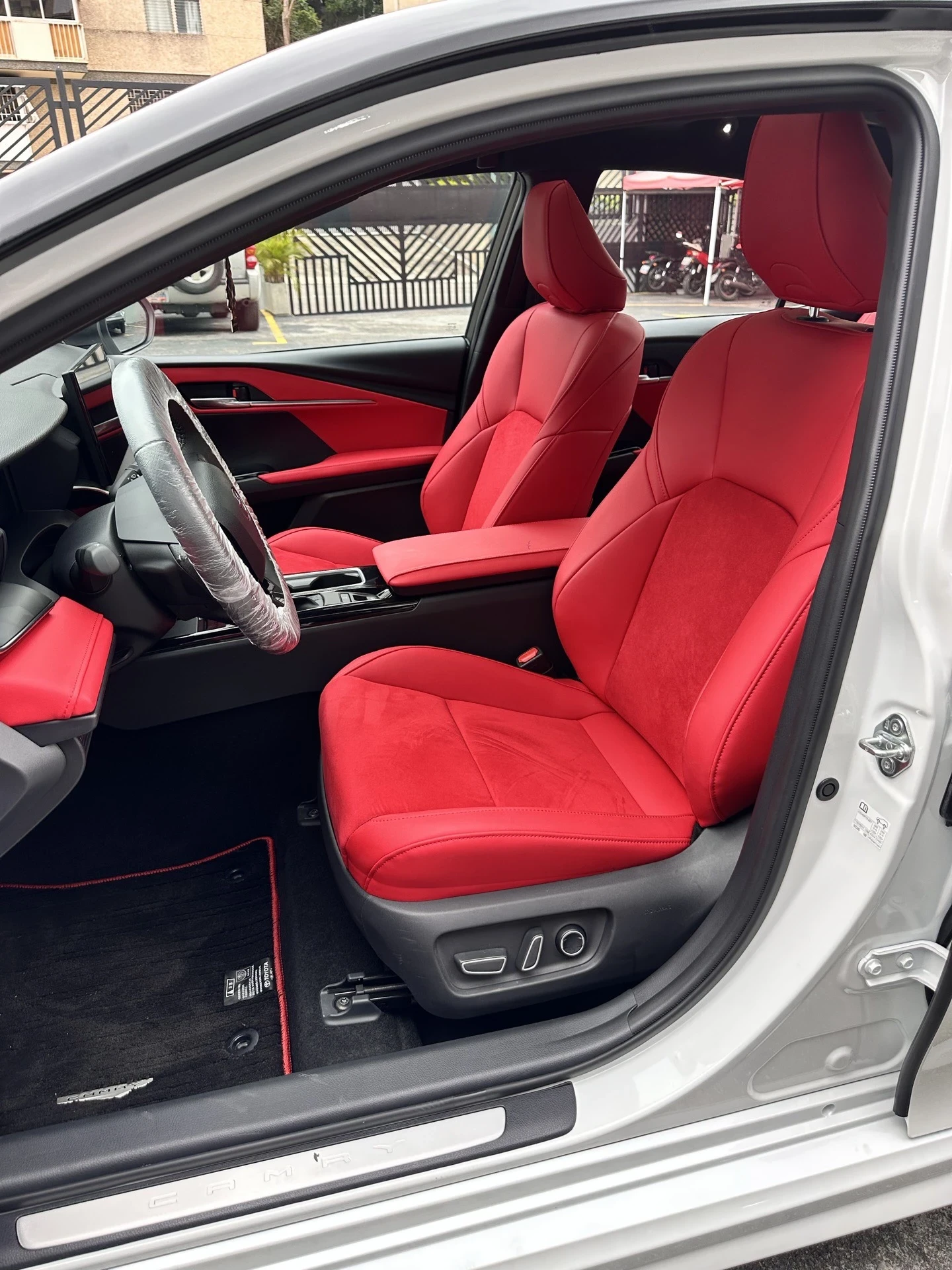 2025 Toyota Camry Sport — foto 4